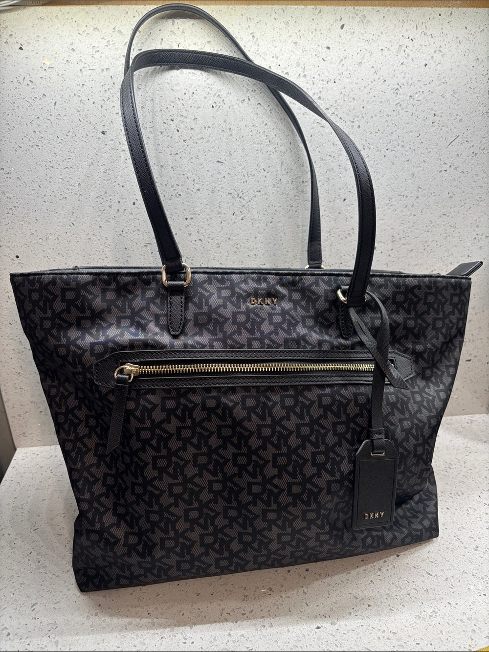 NEW -> DKNY Black Tote Logo Pattern inside and outside with Front Zip Pocket